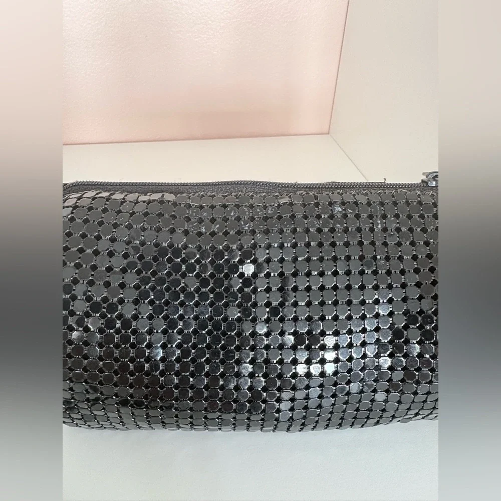 Avon 1994 Vintage Stylish Black Night Party Purse Gold details on the straps.